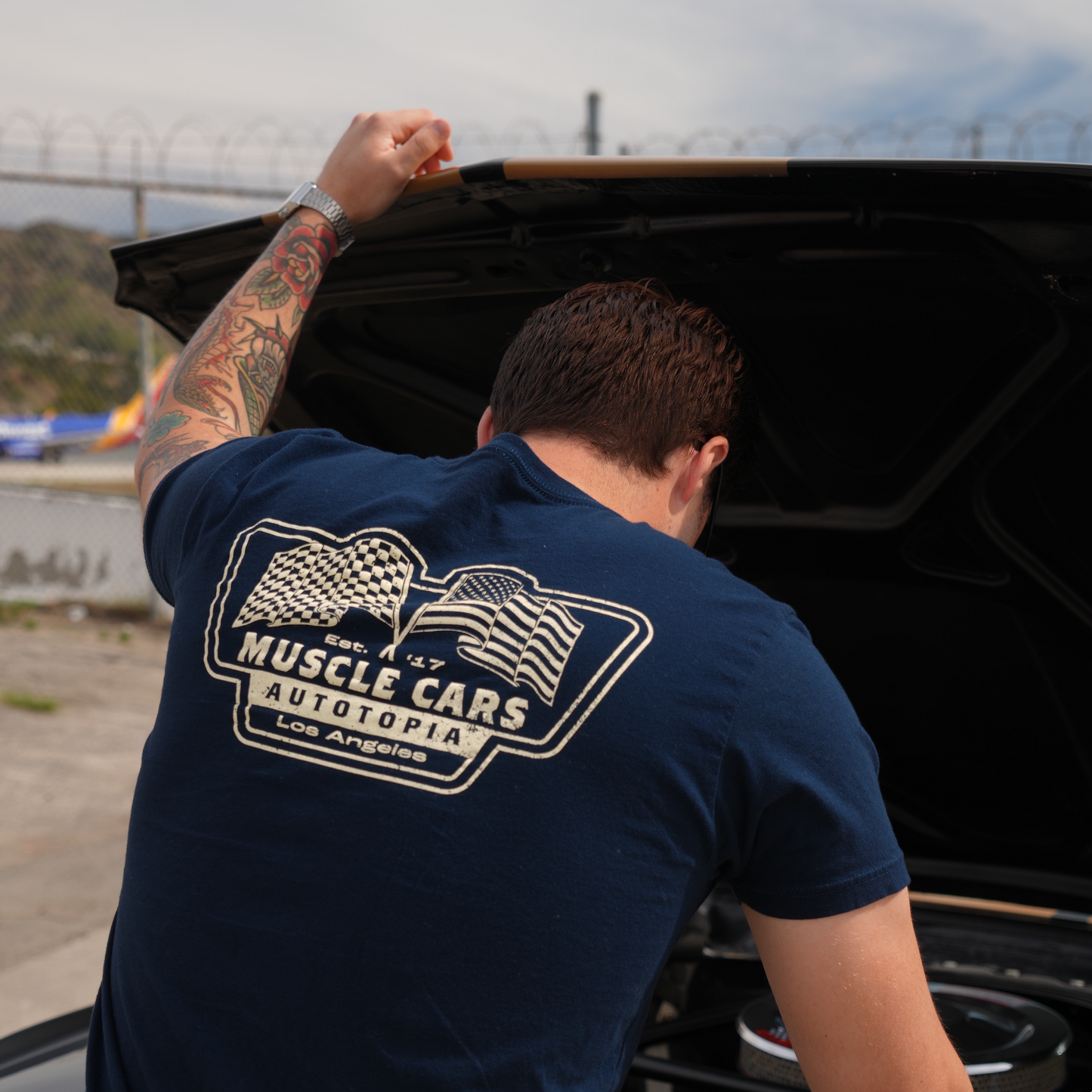 Tshirt - Navy The Muscle
