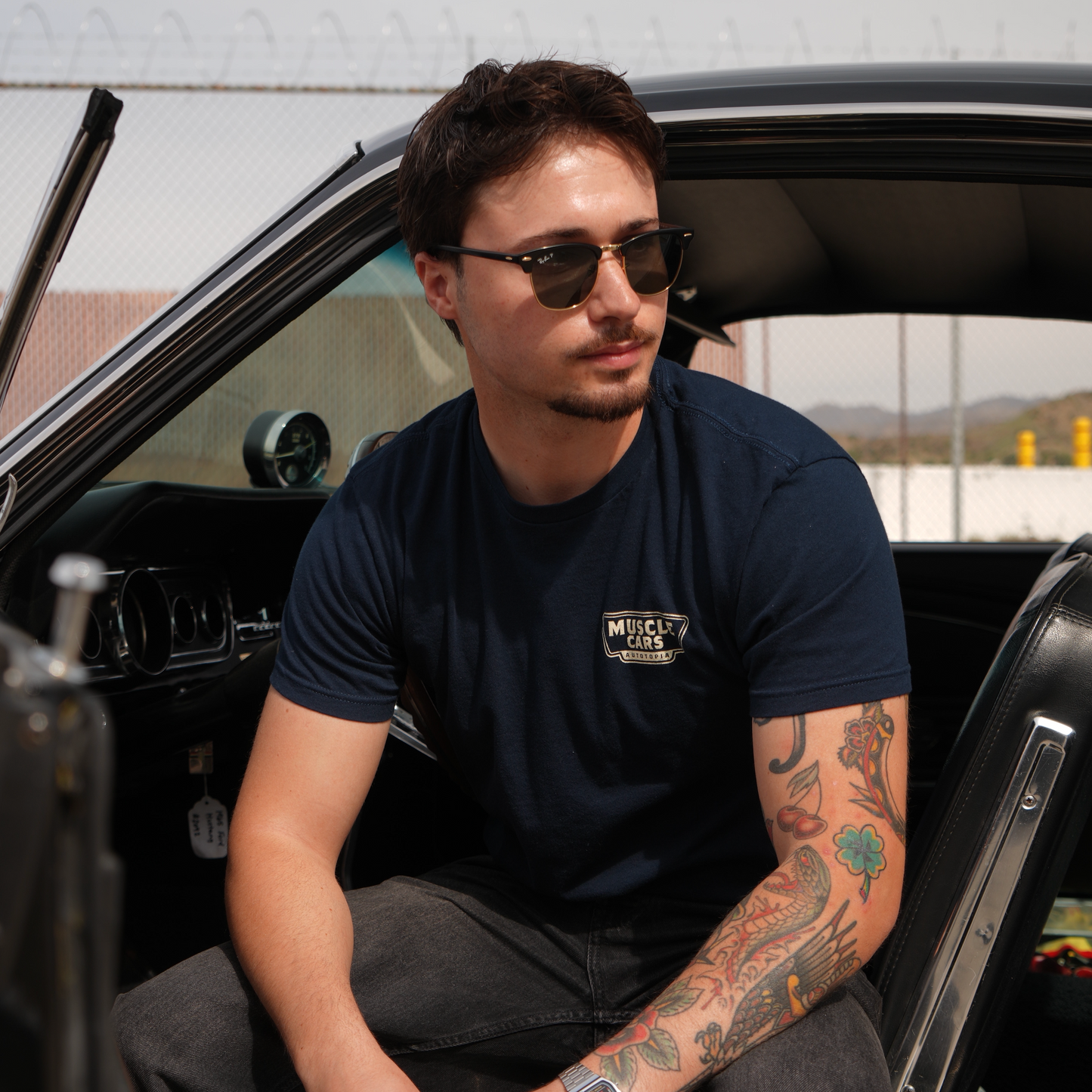 Tshirt - Navy The Muscle